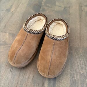 Kids Ugg Tasman Chestnut size 4